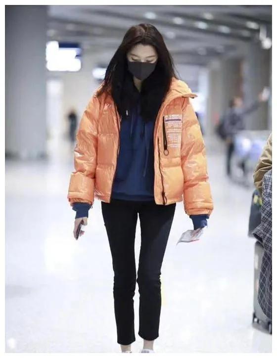 挑选羽绒服的小窍门视频,如何挑选羽绒服含绒量