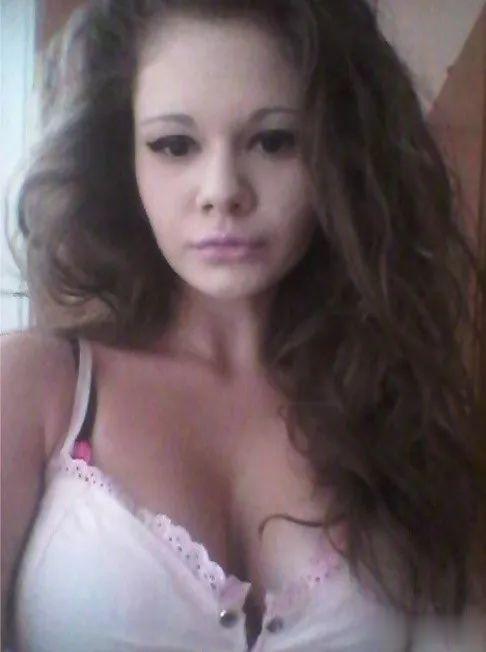 20次整容成功的女人,22岁女人做20次丰唇手术