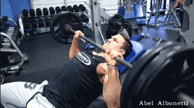 胸肌如何不下垂,胸肌上部不够怎么锻炼