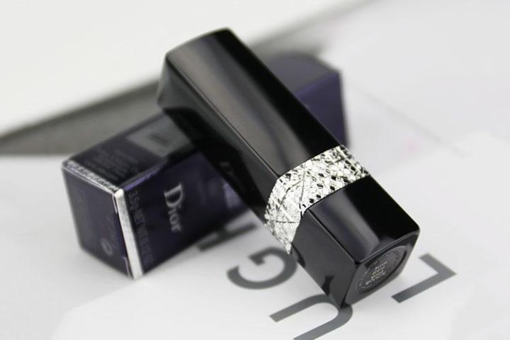 为啥我买的迪奥口红999特别干,为什么大家都喜欢买迪奥999口红