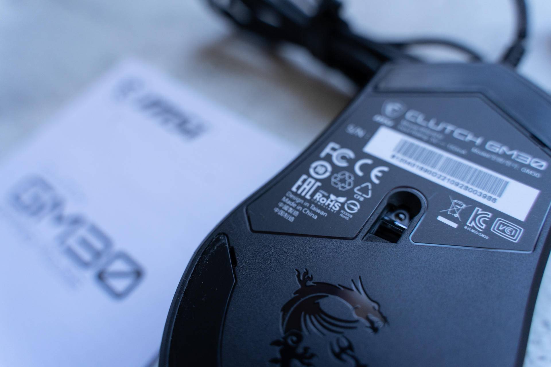 看样子就很有料，这个自带龙纹身的鼠标果然很不一般