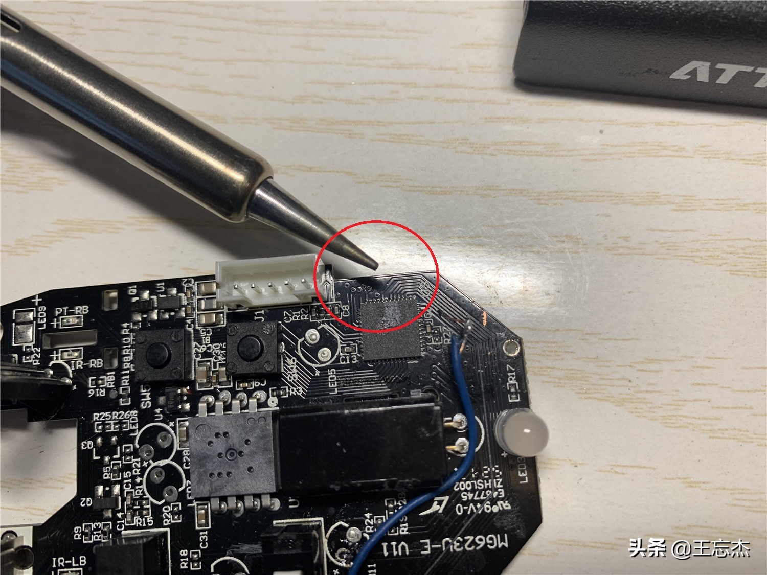 维修师傅的崩溃瞬间,修电器的师傅哭了