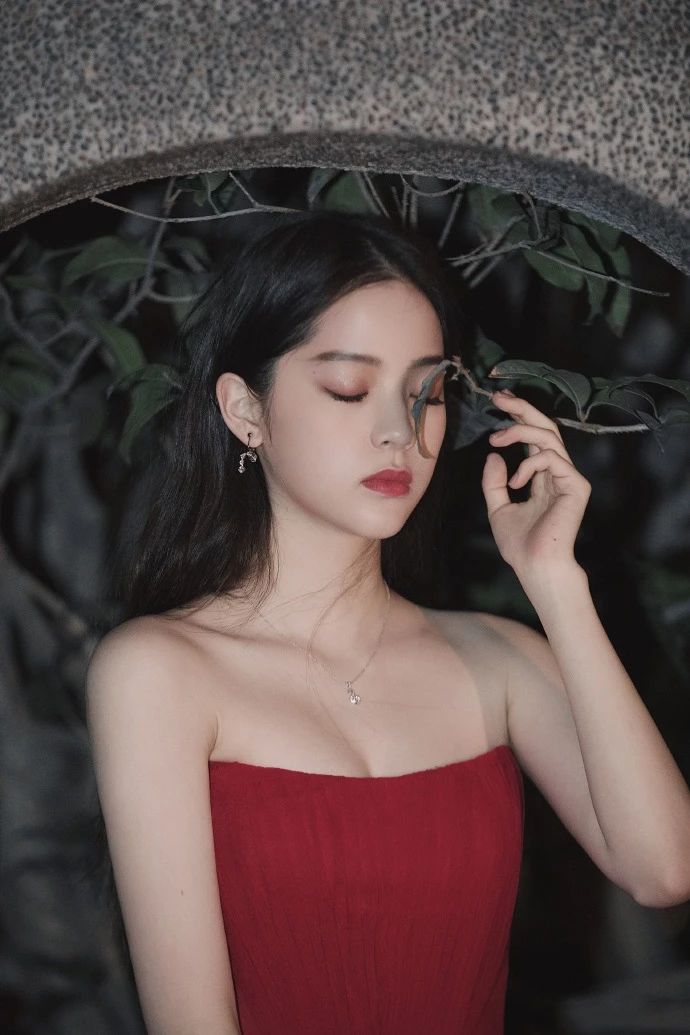 欧阳娜娜像早期娜扎,欧阳娜娜以前和现在妆容