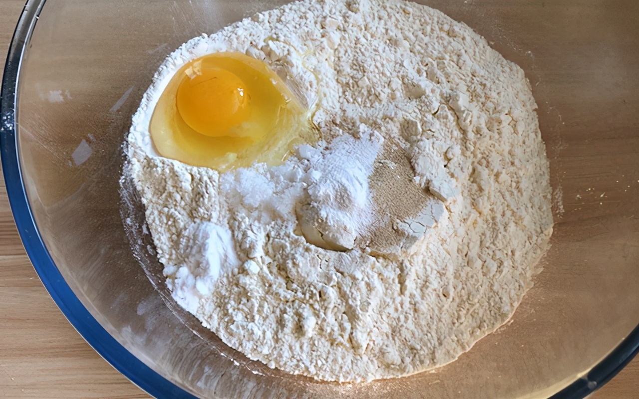 蓬松酥脆空心小油条,小油条蓬松酥脆不加水方便简单