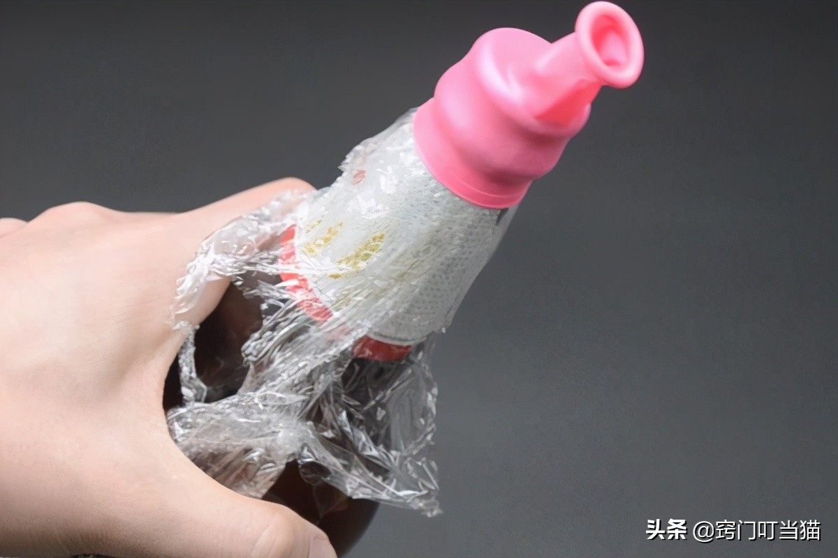 气球套在瓶子底下,气球装在塑料瓶有什么用