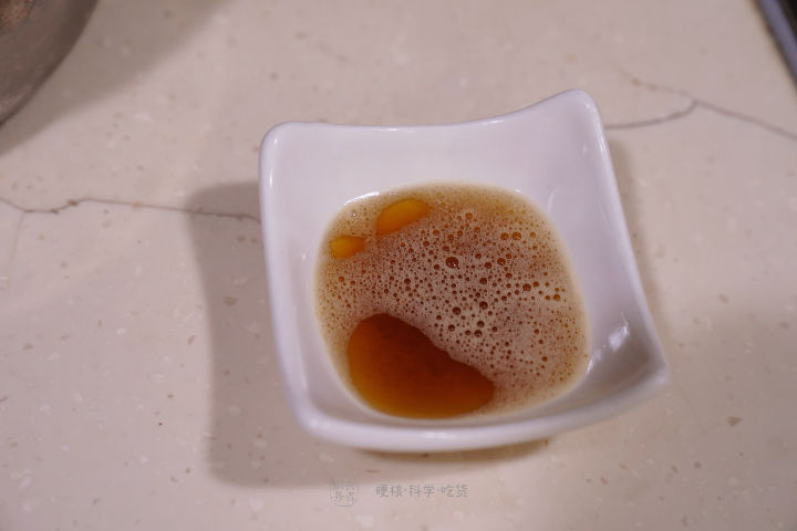 煎牛排大火会糊吗,煎牛排温度高黄油糊了