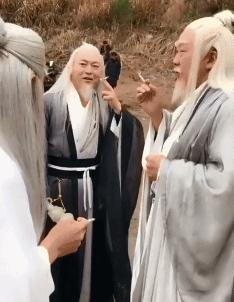 老虎：这是我准备养大吃的，你来凑什么热闹