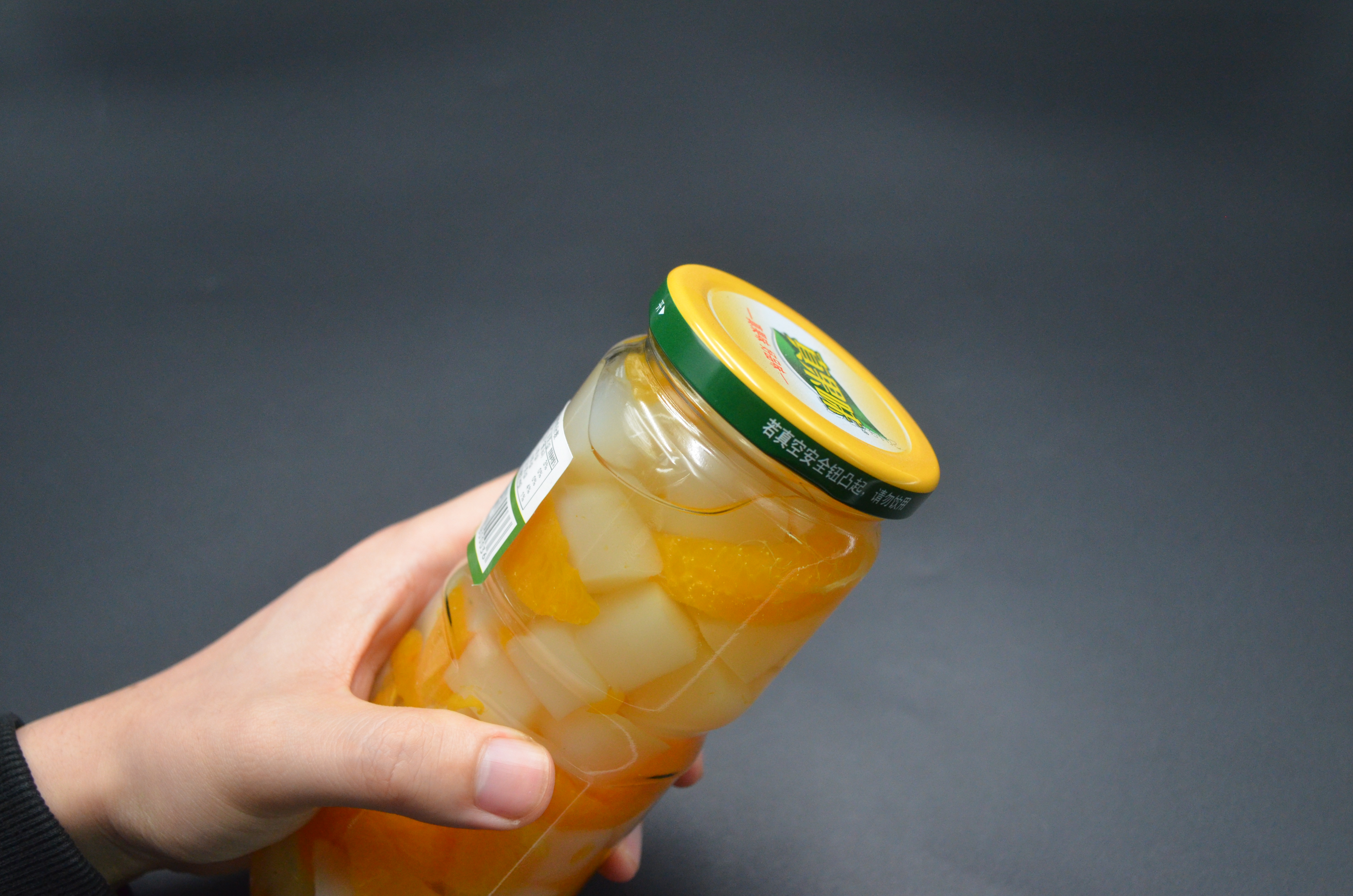 罐头瓶上有小机关吗,罐头瓶盖子撬开了还能用吗