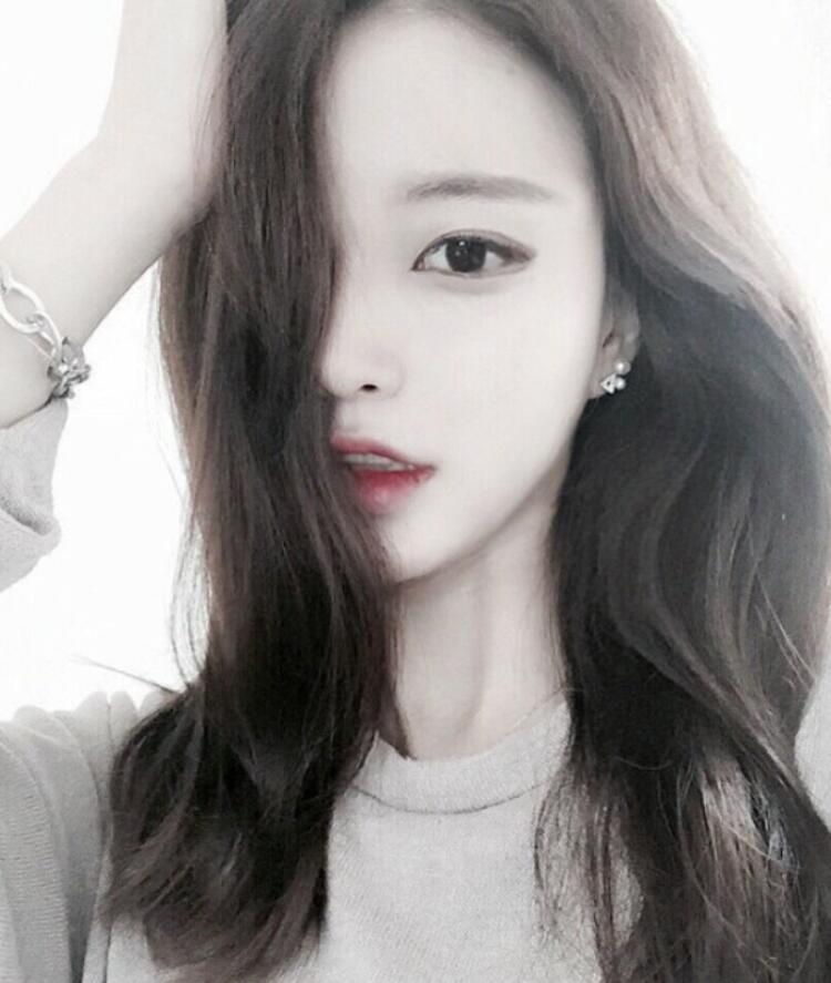 适合圆脸细软塌烫的卷发,大脸圆脸适合怎样披头散发