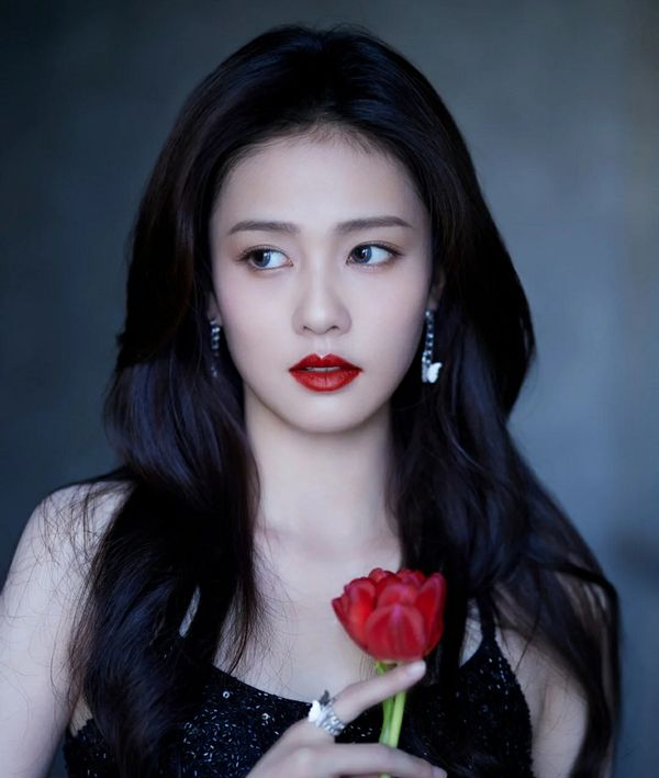 适合白皮肤女孩的纪梵希口红,口红是日用品吗