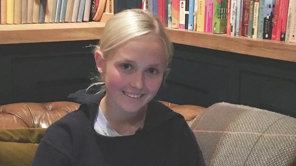 这个英国小姐姐靠给中国人取英文名赚30万镑