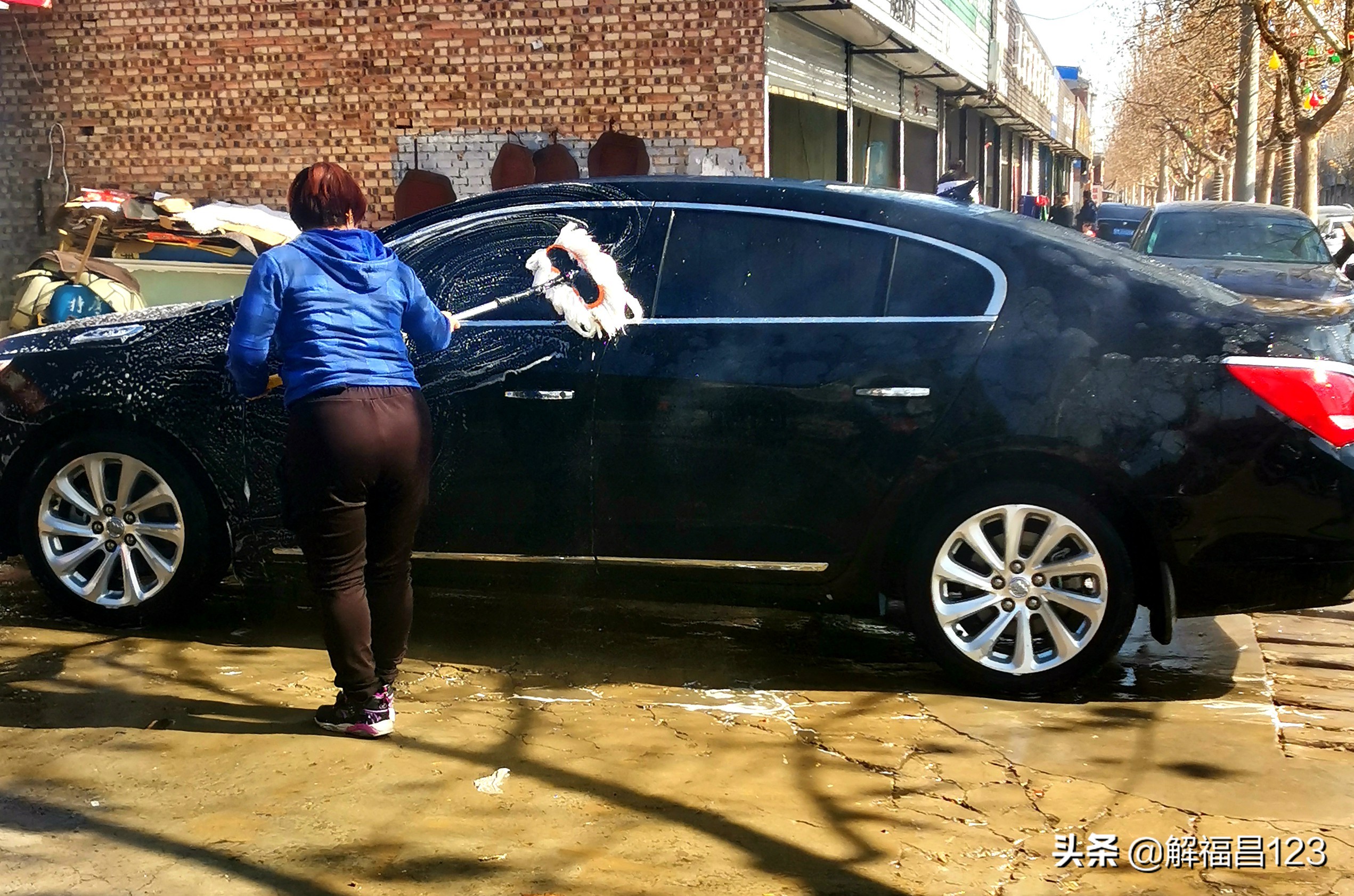 90后开洗车店一年赚千万,洗车店投入20万一年赚2000万