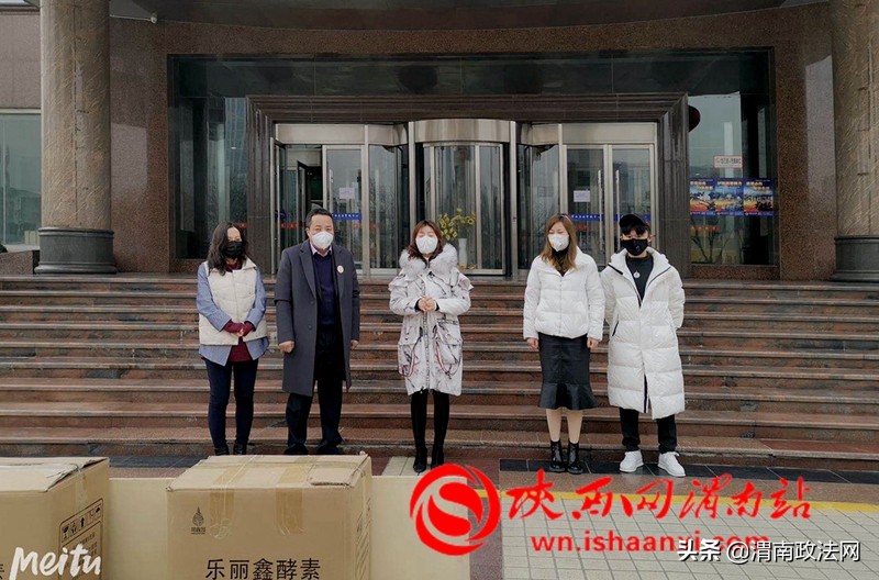 心系疫区暖心捐赠的最美女经理兰娜娜（组图）
