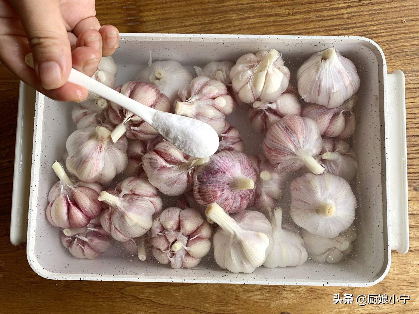 20斤大蒜做糖醋蒜需要多少糖和醋,大蒜出蒜苔快的方法