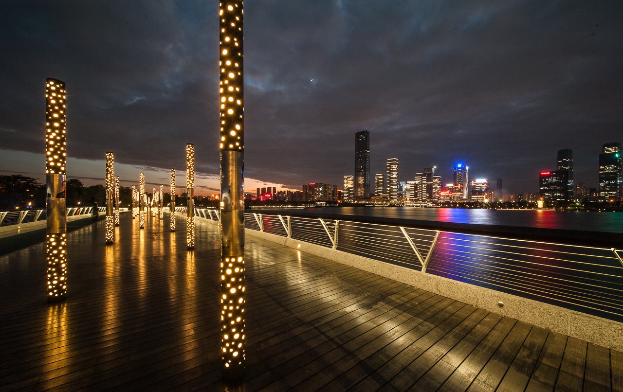 专业的摄影师拍摄夜景时，十有八九都会用这些技巧，照片更耐看