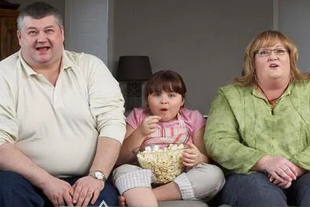 姚明女儿身高和同龄孩子比较,姚明12岁女儿亮相身高至少1米8