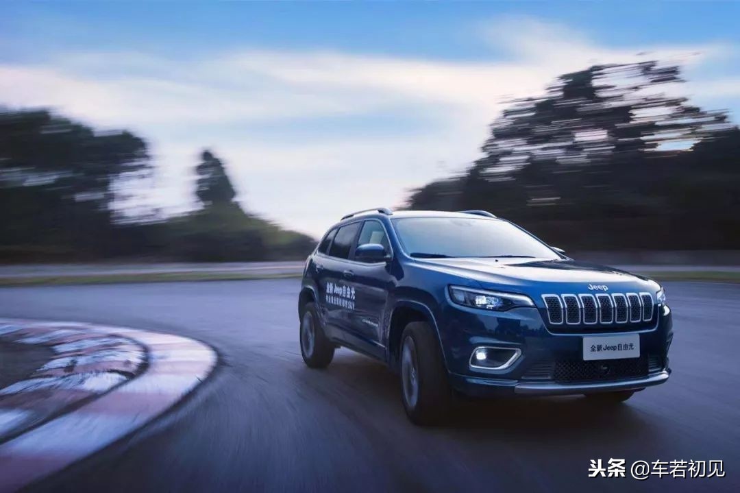试驾2019jeep自由光全能版,jeep自由光试驾新款