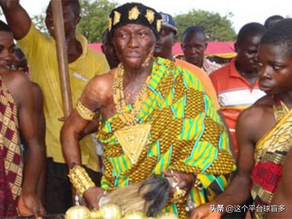 c罗与奎托斯恩怨,c罗和伊莲娜故事