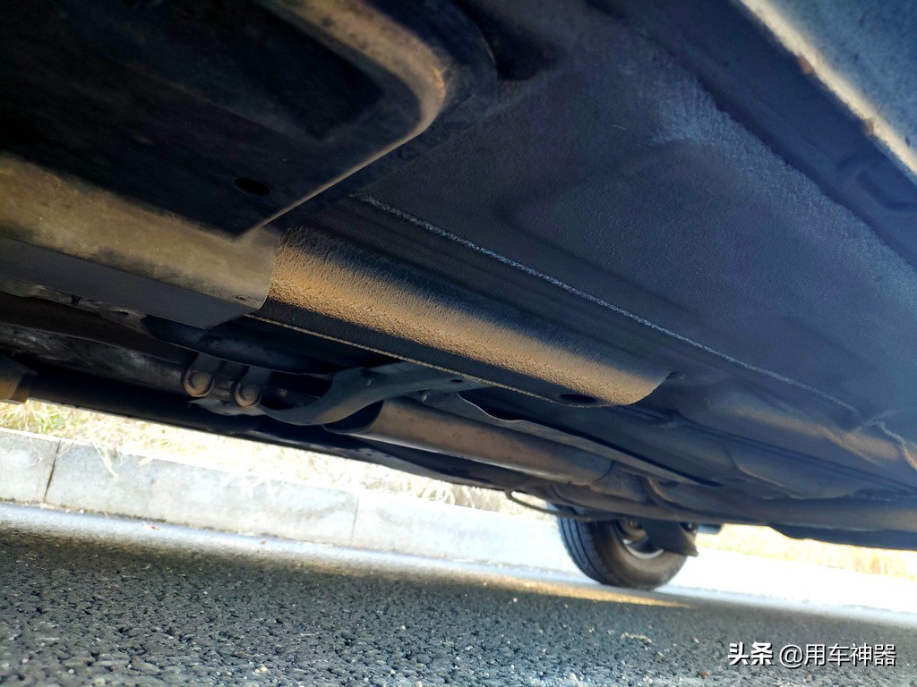 车内最易受潮产生异味的6个地方，用这9个方法不花一分钱就解决