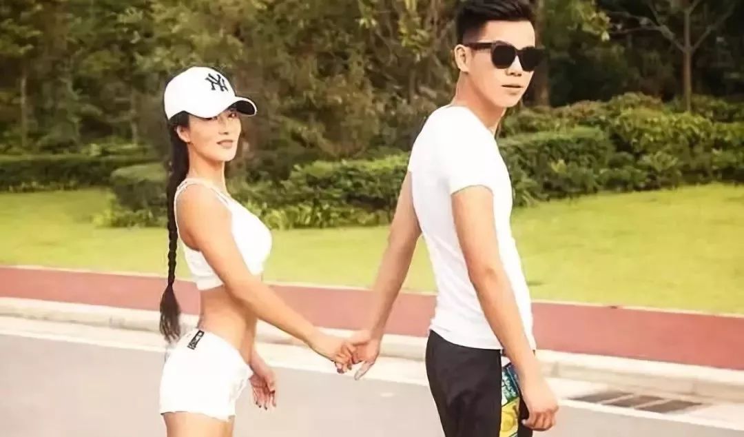 赵丽颖“半裸照”刷屏:以貌取人,其实很公平