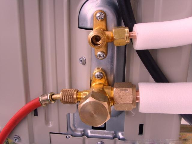 空调高压管不热低压管很凉正常吗,空调高压管不凉低压管凉怎么办