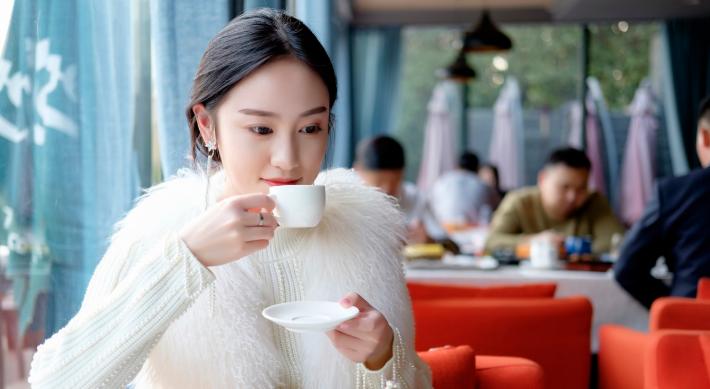 女人遇到烦心事男人怎么处理,女人烦心时该不该及时安慰