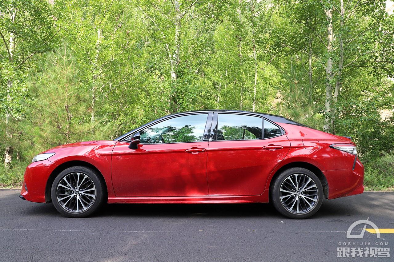 高性价比19款丰田凯美瑞用车体验,全新一代丰田凯美瑞油耗是亮点