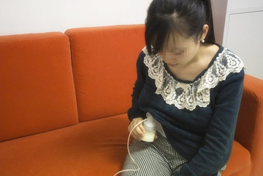 母乳太多能自己喝吗,母乳太多怎么不浪费