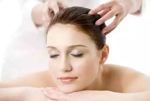 一坐下就犯困是怎么回事,一坐下休息就想打瞌睡怎么回事