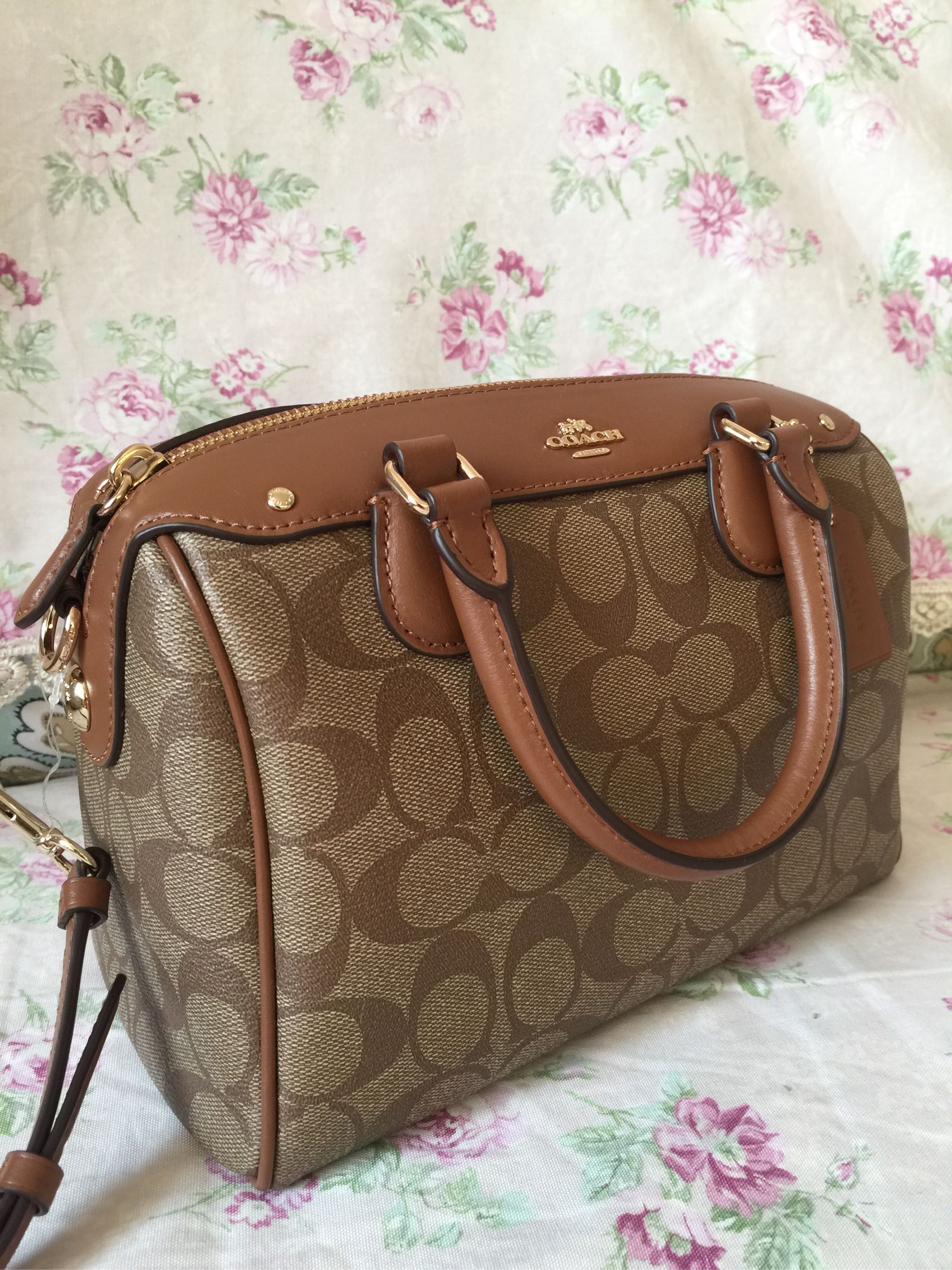 蔻驰经典款女包波士顿,蔻驰女包经典款樱桃包