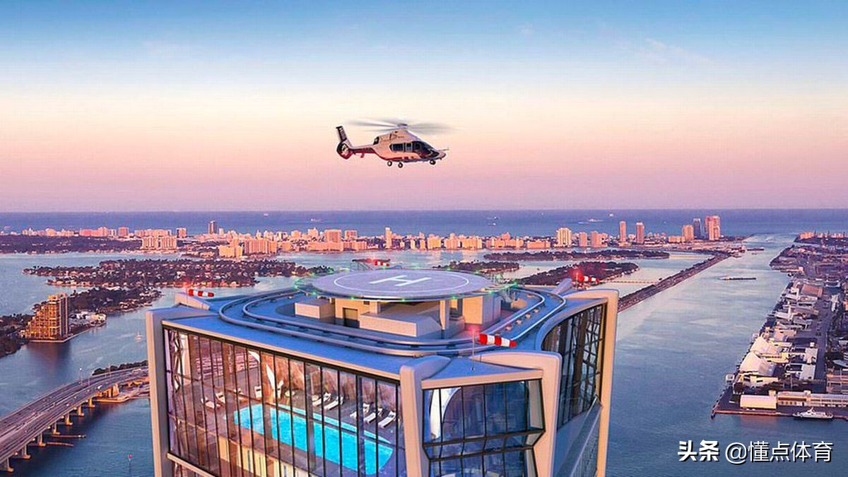 收入达10亿美元c罗成足坛第1人,c罗21世纪最佳足球运动员