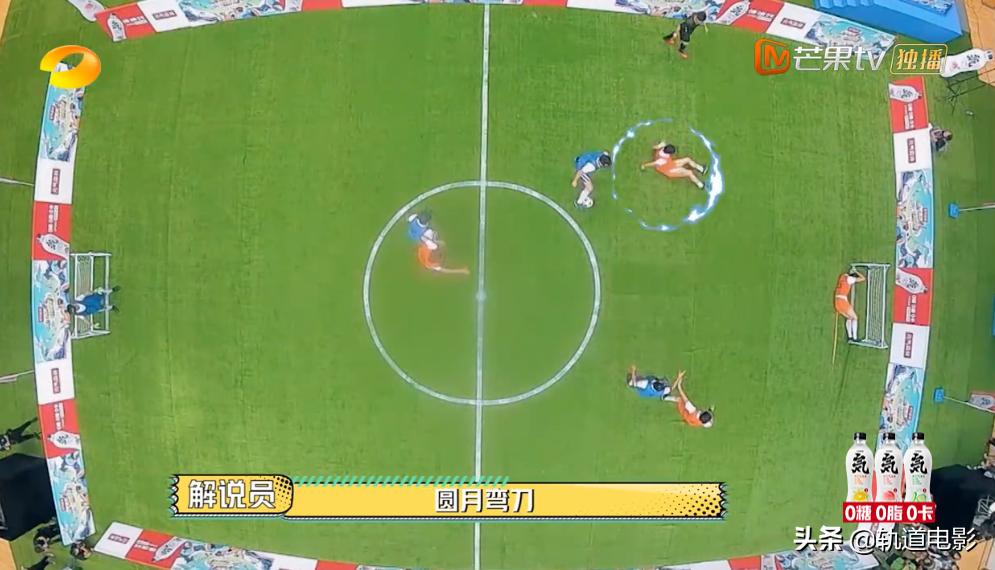 杨洋vr踢球,元气满满的哥哥杨洋踢球