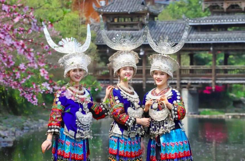 七彩云南多彩贵州的来历,九色甘南多彩贵州