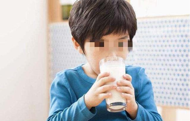 宝宝喝奶就拉粑粑怎么回事,孩子喝牛奶拉肚子该选什么奶