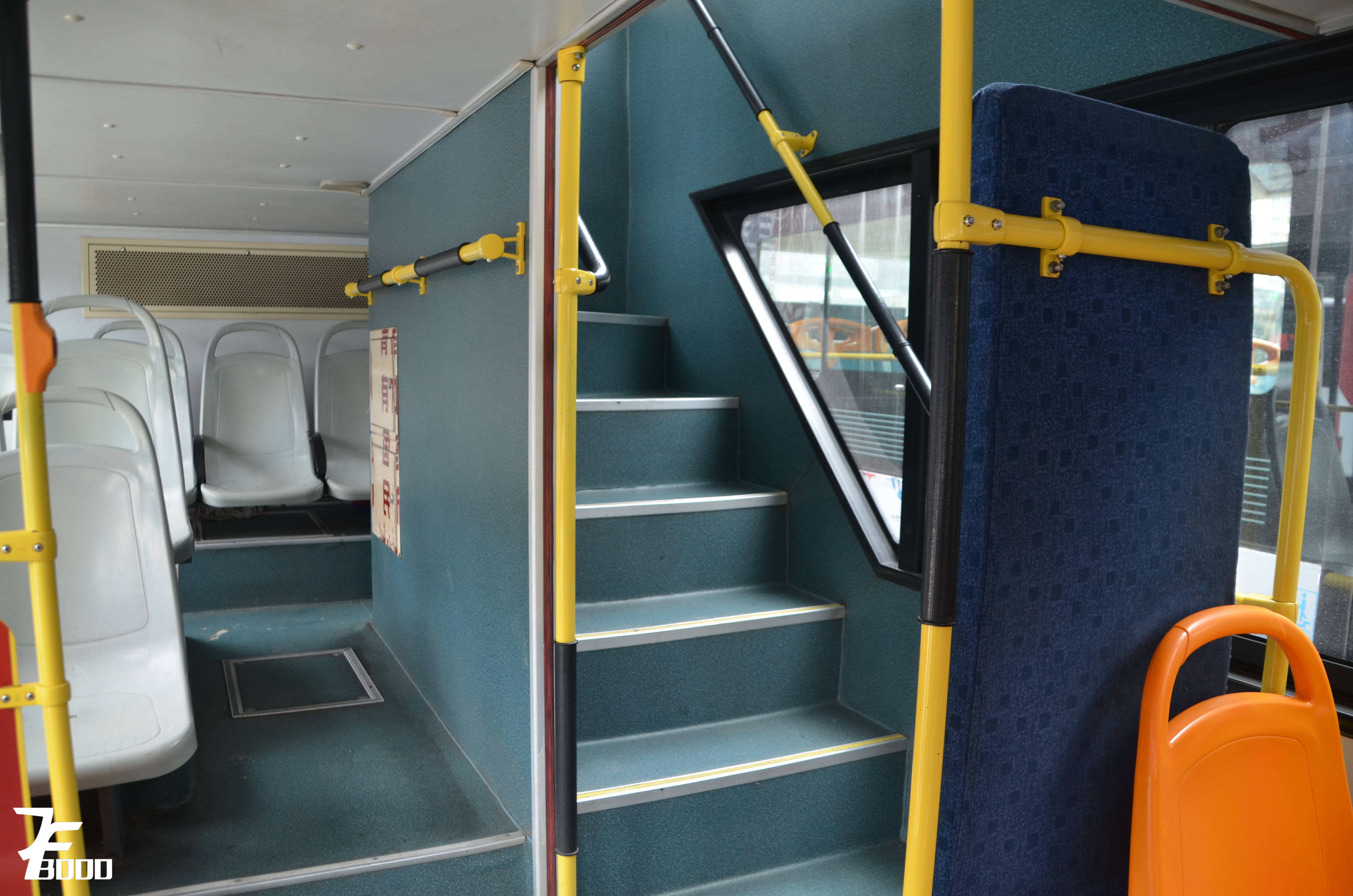 机房的渣评21西宁公交亚星JS6111SHCJ