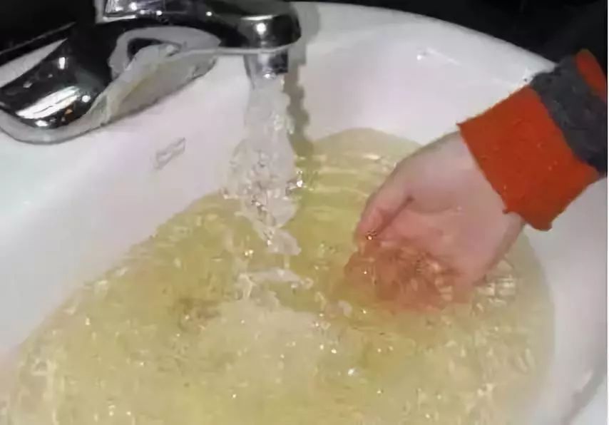 家里水发黄的解决方法,自来水发黄用前置过滤器有用吗