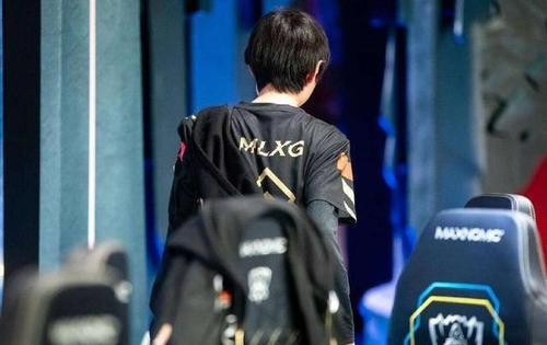 ig赢了王校长奖励什么,ig夺冠王校长拉起ning找眼镜