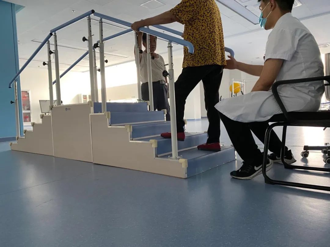 老人走路不稳怎么治疗,老人走路不稳多注意