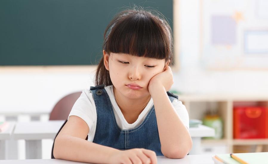 孩子在学校喜欢女同学怎么办,如果孩子喜欢同桌的女孩该怎么办