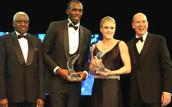 博尔特现在在踢足球还是打篮球,博尔特为什么巅峰期退役