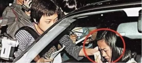 甘比回应刘銮雄帮李嘉欣联系医生,甘比牵手刘銮雄现状