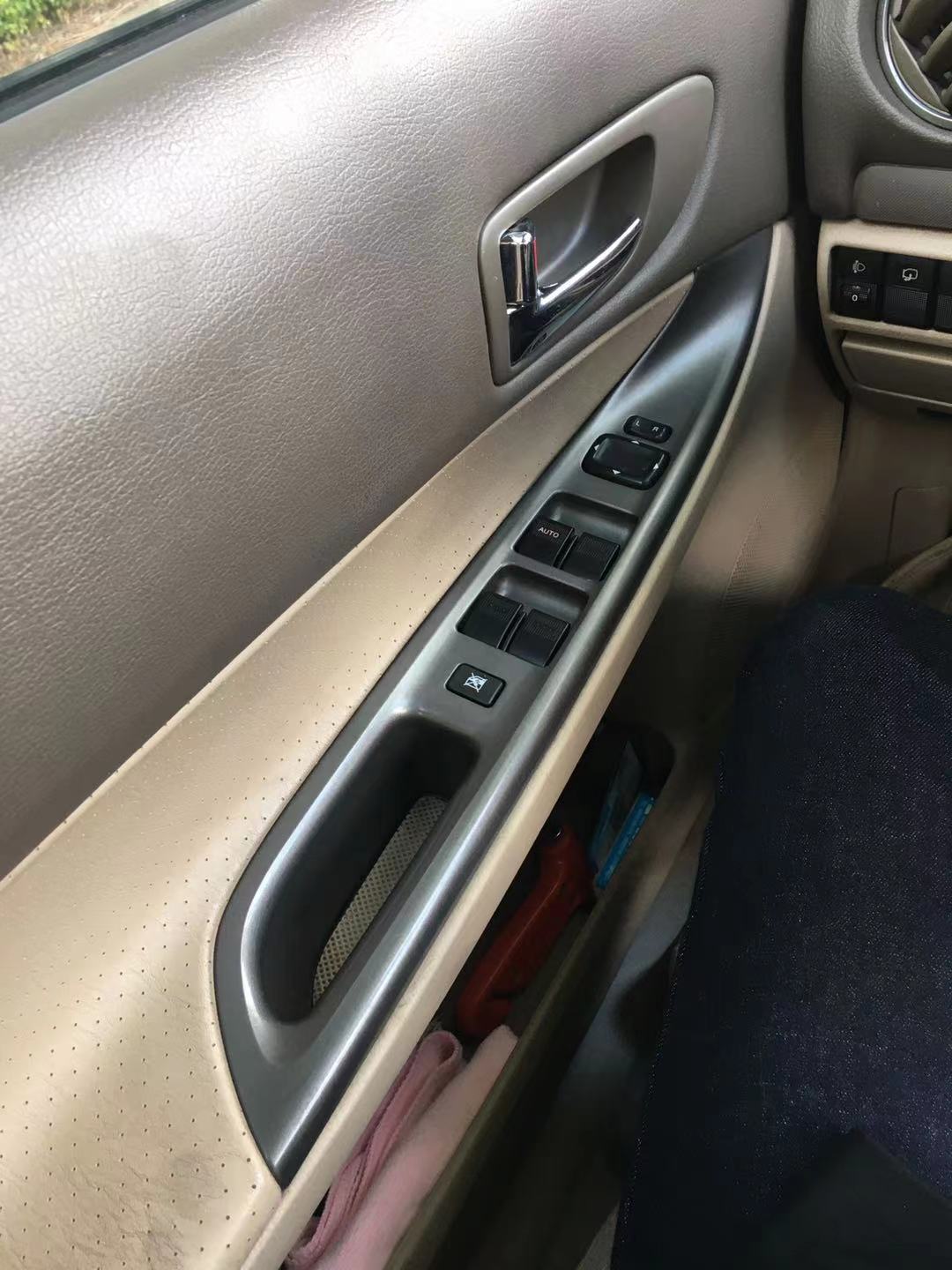 马六主驾驶升降器开关怎么拆,马六右后门玻璃升降器更换