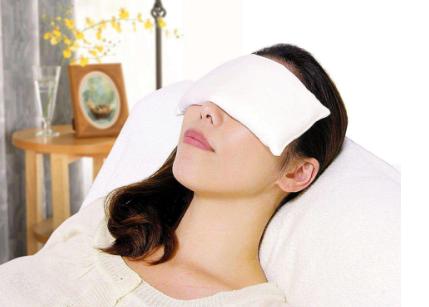 怎么年纪轻轻就长鱼尾纹了呢,年纪不大但笑起来眼角有鱼尾纹