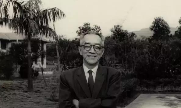 17岁嫁半百老夫，23岁丧夫守寡，大字不识，却用母爱养出一代大师