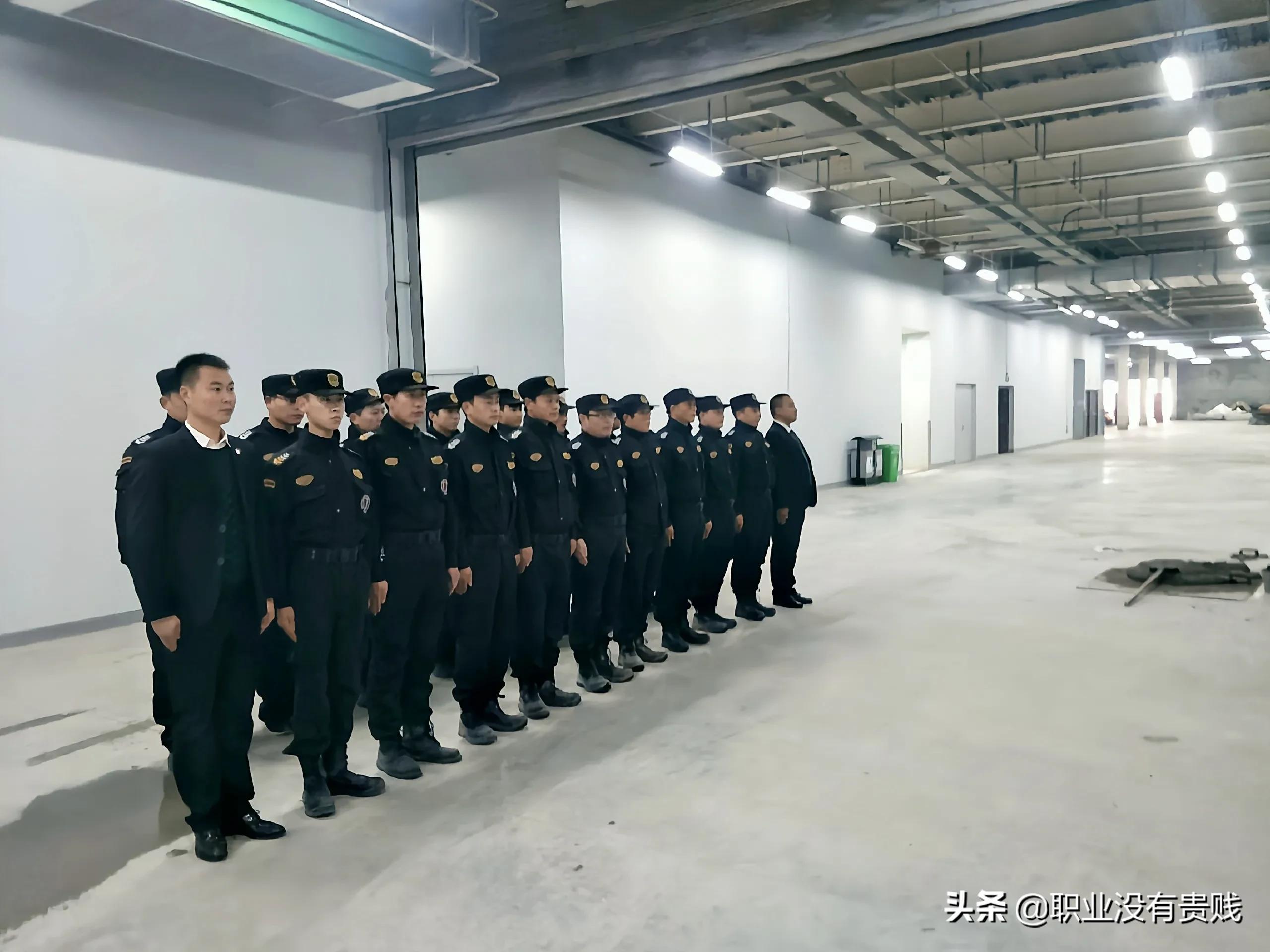 公司部门经理查岗，遇到狠角色睡岗，部门经理还敢罚款扣钱吗？