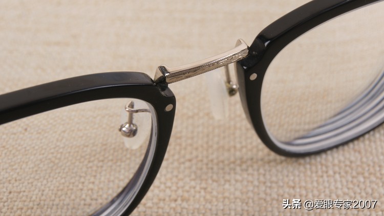 眼镜坏了用哪种胶才能粘好,眼镜坏了修补一下