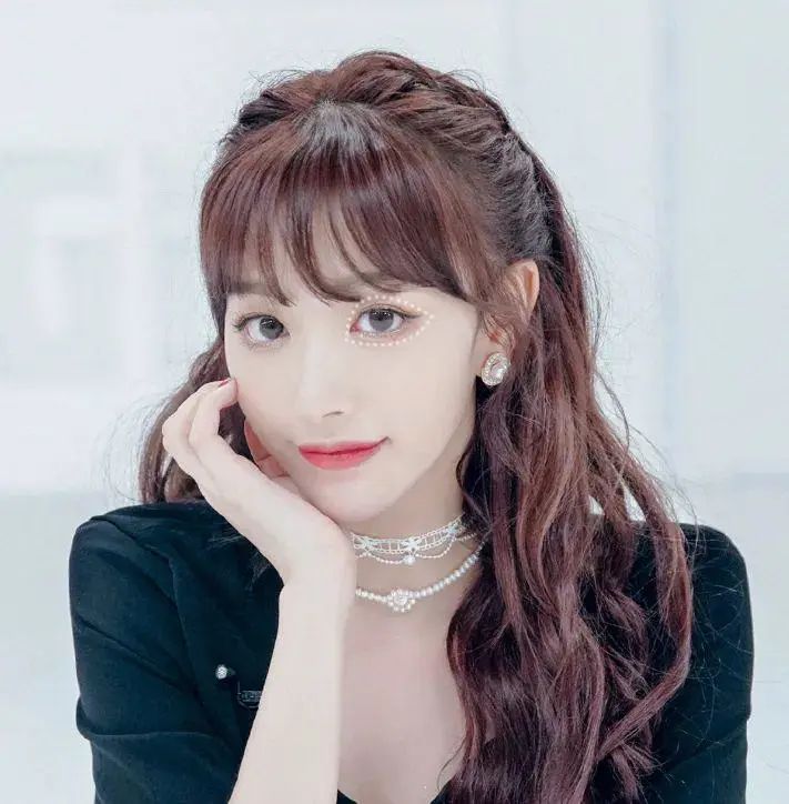 女团发型教程简单漂亮,女团发型甜酷风格戴大蝴蝶结