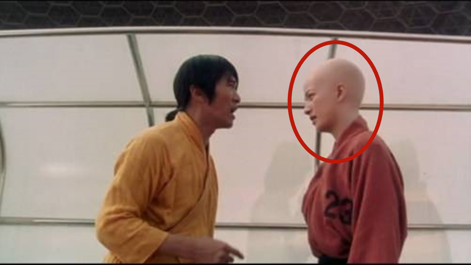 周星驰与赵薇合作了几次,周星驰安慰赵薇剧情