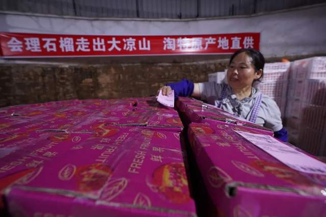 直播卖石榴奇葩问题,石榴卖惨带货现象调查博主