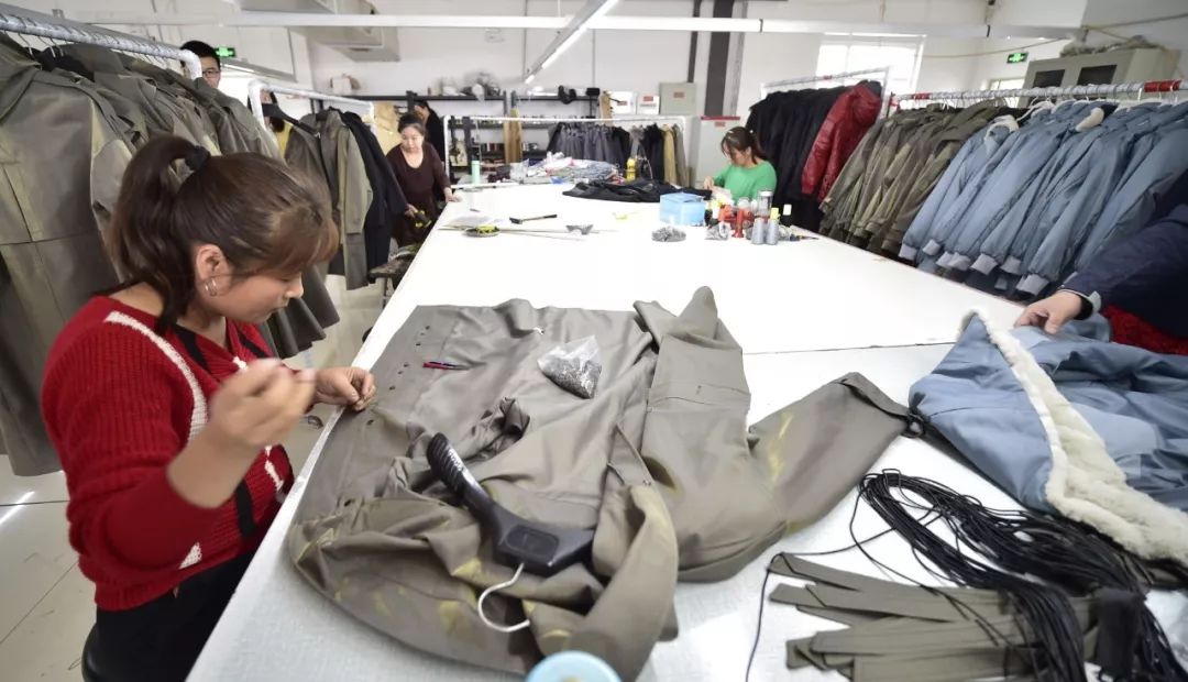 走进明珠服装新城工厂店，体验“前店后厂”新时尚